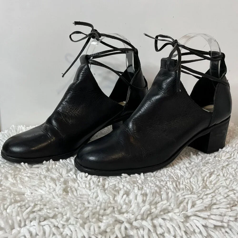 Steve Madden Vintage Chunky Heel Open Side Lace Ankle Closed Toe Bootie Black 8.